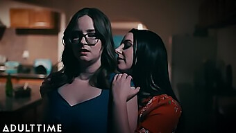 Lesbičky Jay A Angela White Sa Oddávajú Vášnivému Prstokladu A Lízaniu