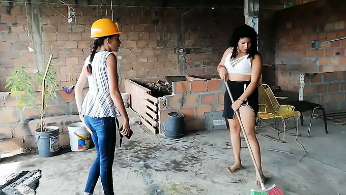 Teen (18+) Gets Her Pussy Stretched By The Construction Engineer