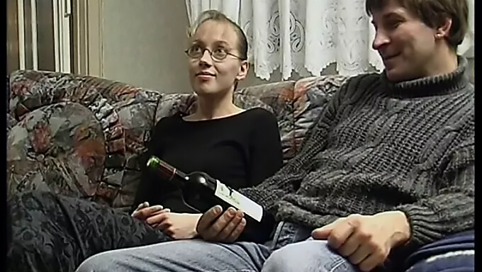 90s Couple Gets Licked And Fucked On The Couch