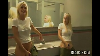 Blondipommit Jesse Jane Ja Riley Steele Kolmen Kimpassa