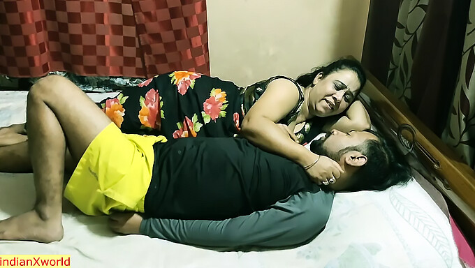 Ibu Rumah Tangga Dewasa India Menikmati Bdsm Panas Dan Kotor Dengan Devar Muda