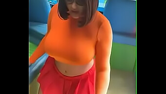 Hai Cosplayer Trong Một Cuộc Gặp Gỡ Theo Chủ Đề Hot Velma